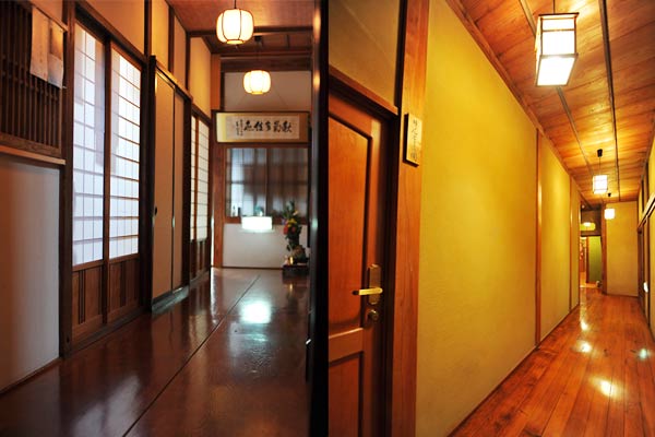 情緒ある廊下。宿泊も可能です